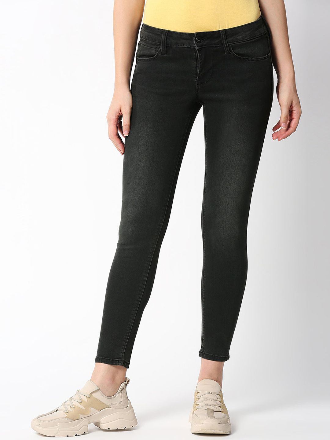 Pepe Jeans Women Black Skinny Fit Light Fade Jeans Price in India