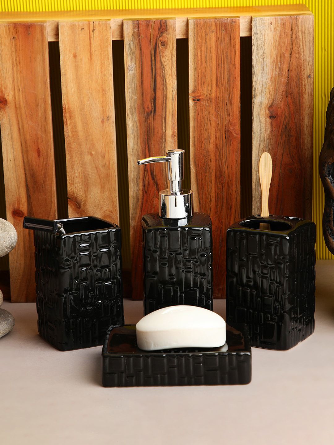ROMEE 4 Pieces Black Textured Ceramic Bathroom Accessories Set Price in India