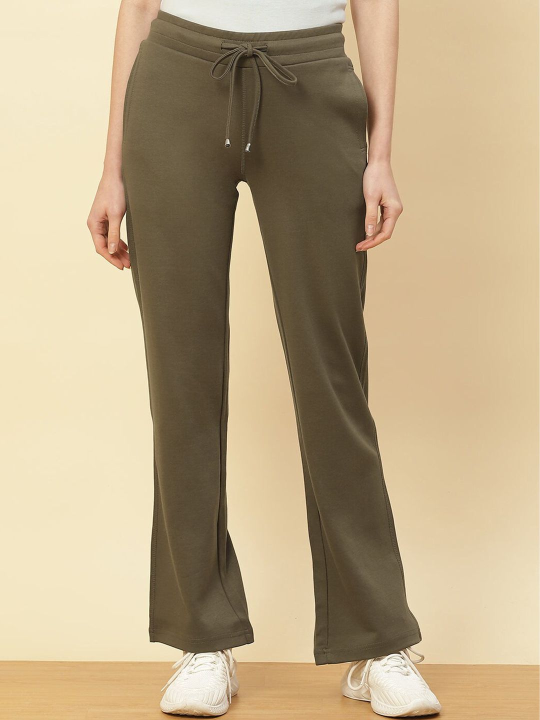 Lakshita Women Green High-Rise Trousers