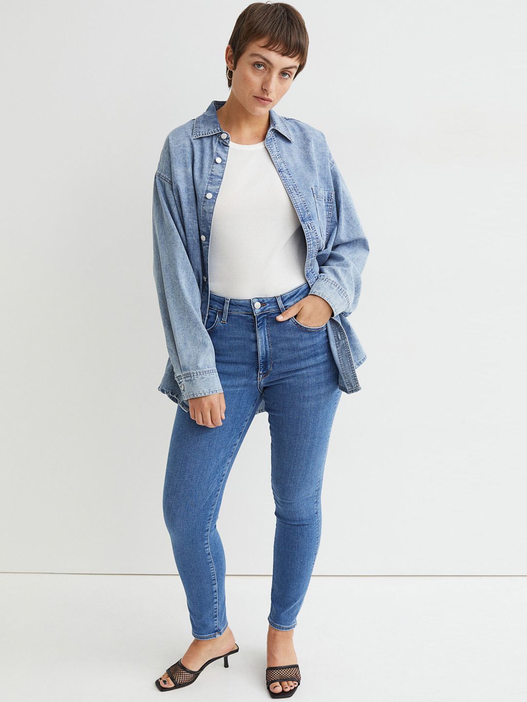 H&M Women Blue Slim Fit Slash Knee Heavy Fade Jeans 91% Cotton Price in India