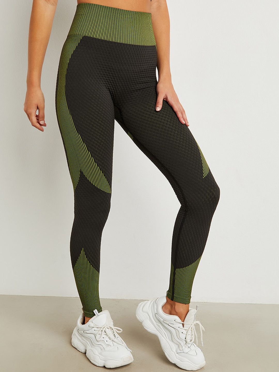 Styli Women Black & Green Contrast Waist Insert Sports Tights Price in India