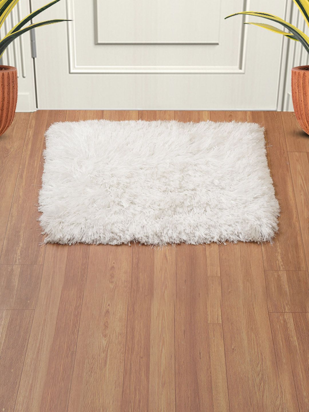 DREAM WEAVERZ White Solid Shimmer Anti-Skid Floor Mat Price in India