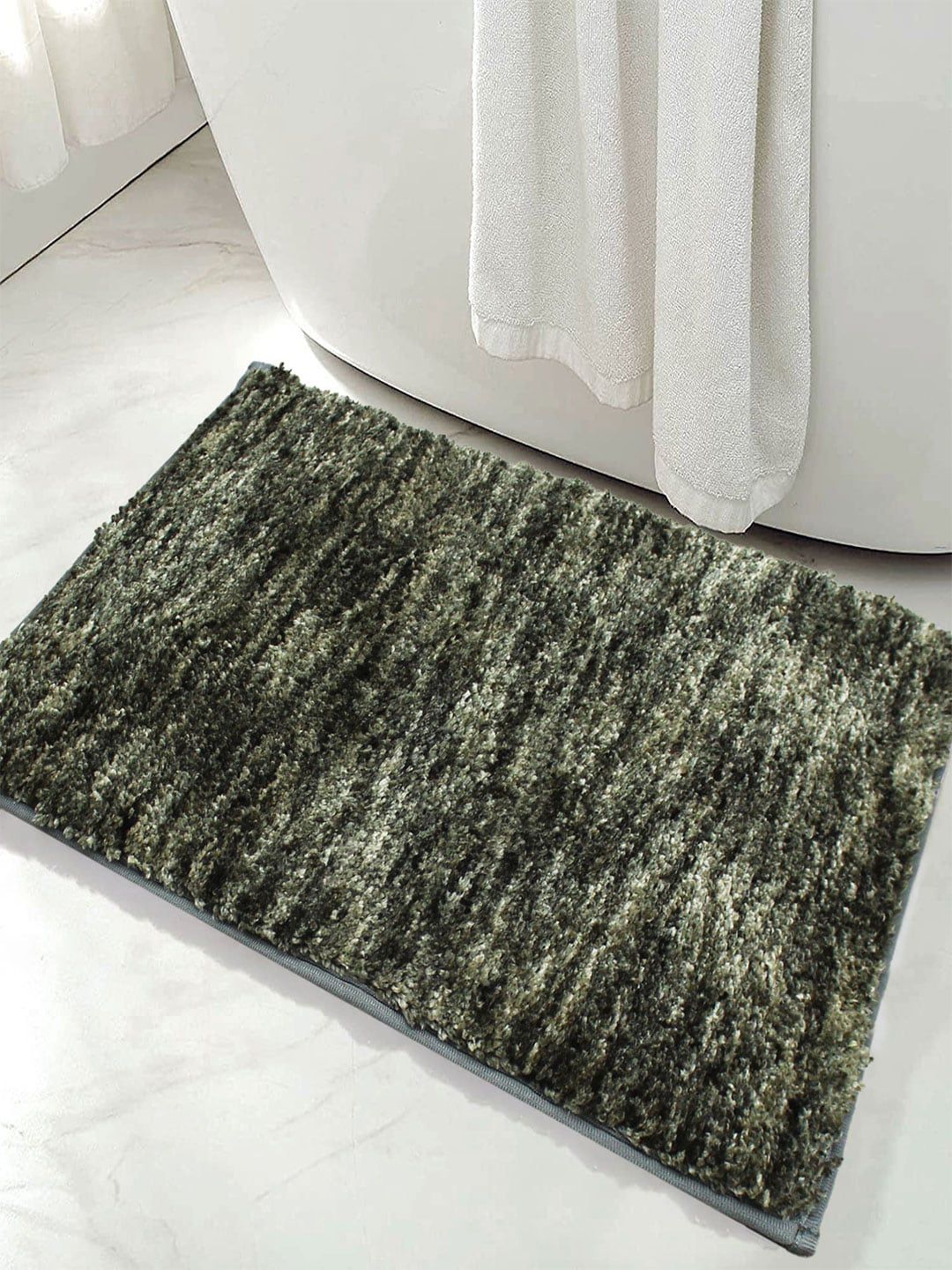 LUXEHOME INTERNATIONAL Green Solid 1780 GSM Microfibre Bath Rug Price in India