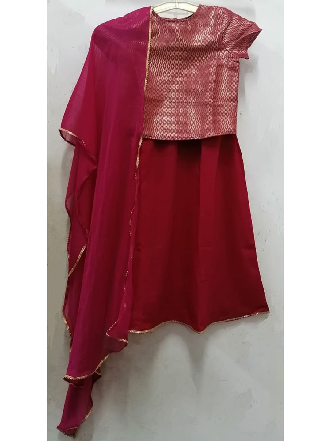 House of Pataudi Girls Fuchsia Embroidered Ready to Wear Lehenga & Blouse With Dupatta Set Price in India
