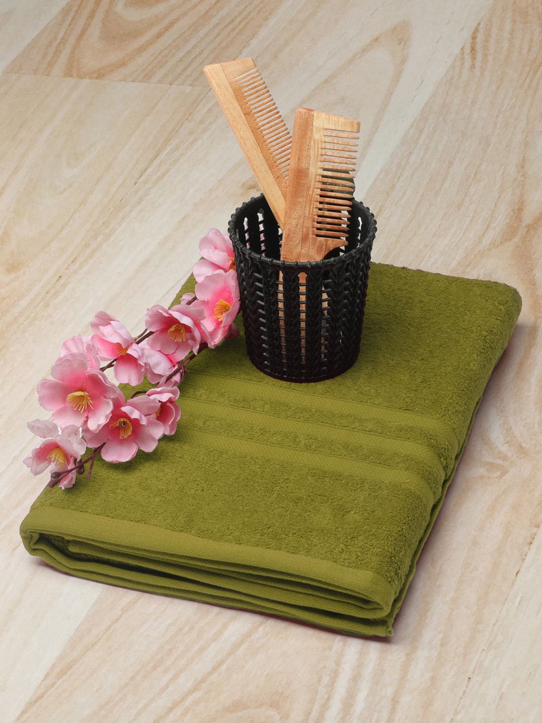 Monte Carlo Green Solid 525 GSM Cotton Bath Towels Price in India