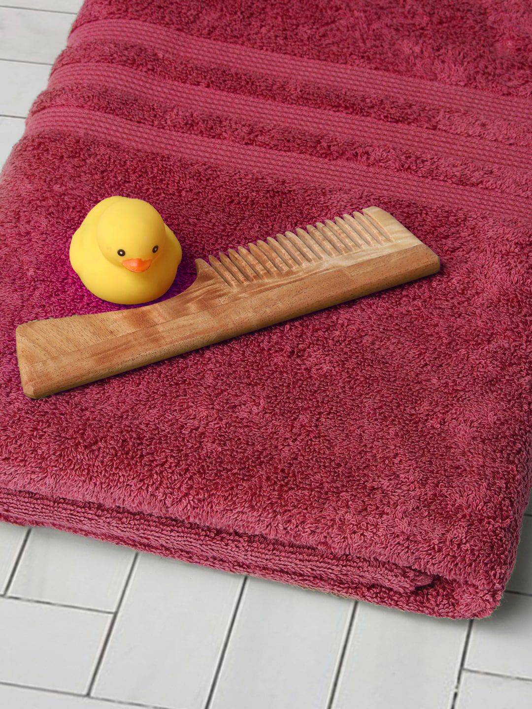 Monte Carlo Red Solid 650 GSM Cotton Bath Towel Price in India