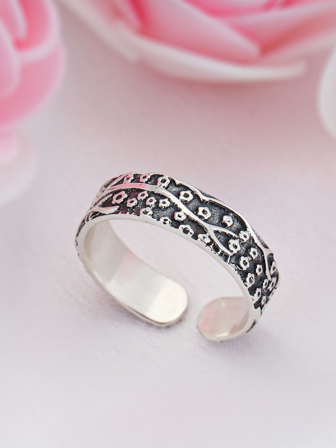 GIVA Oxidised Silver-Plated Engraved Finger Ring Price in India