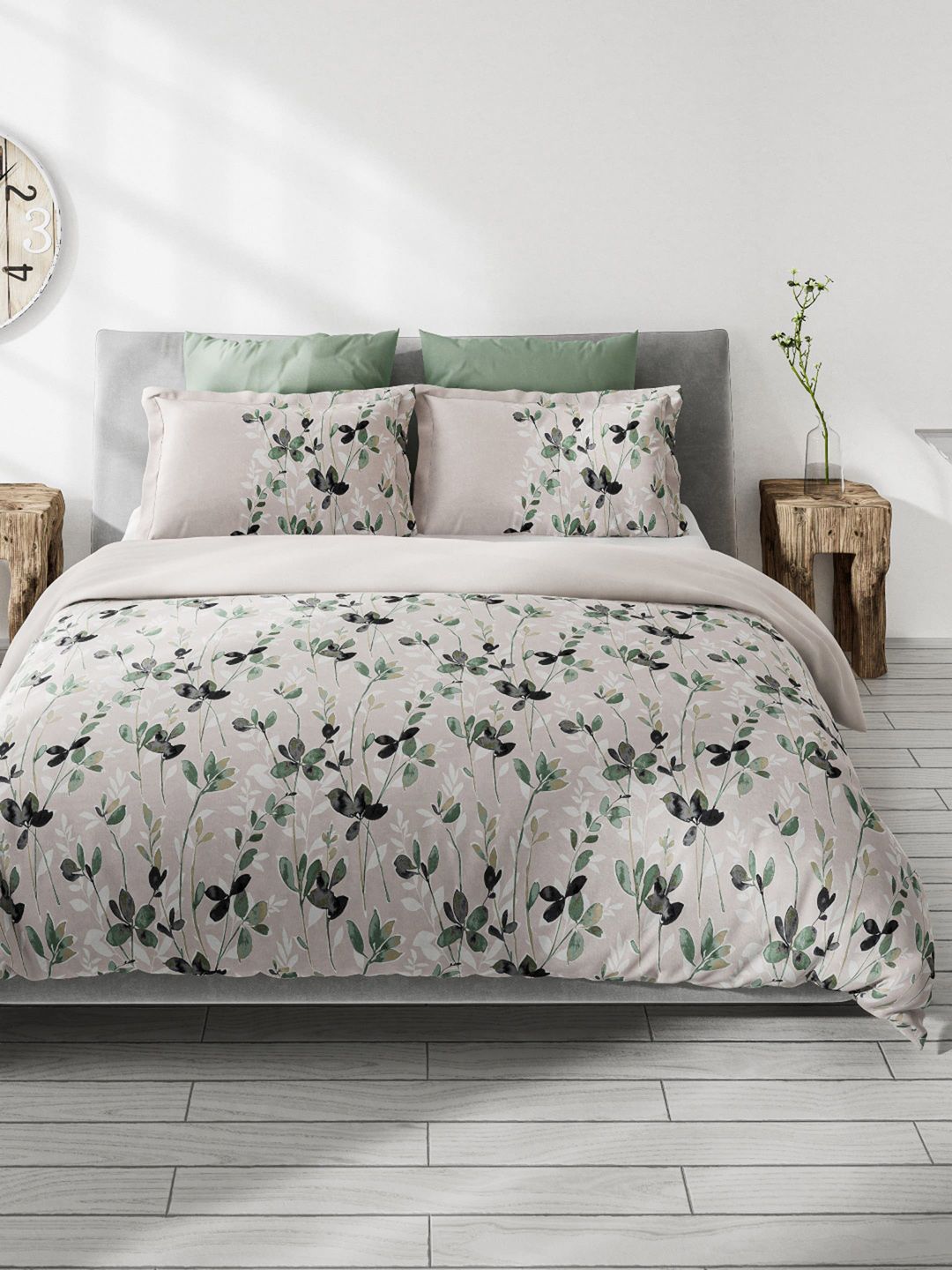 DDecor Green & Beige Floral 150 TC Queen Bedsheet with 2 Pillow Covers Price in India