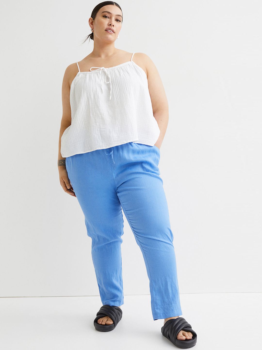 H&M+ Women Blue Solid Linen Joggers Price in India