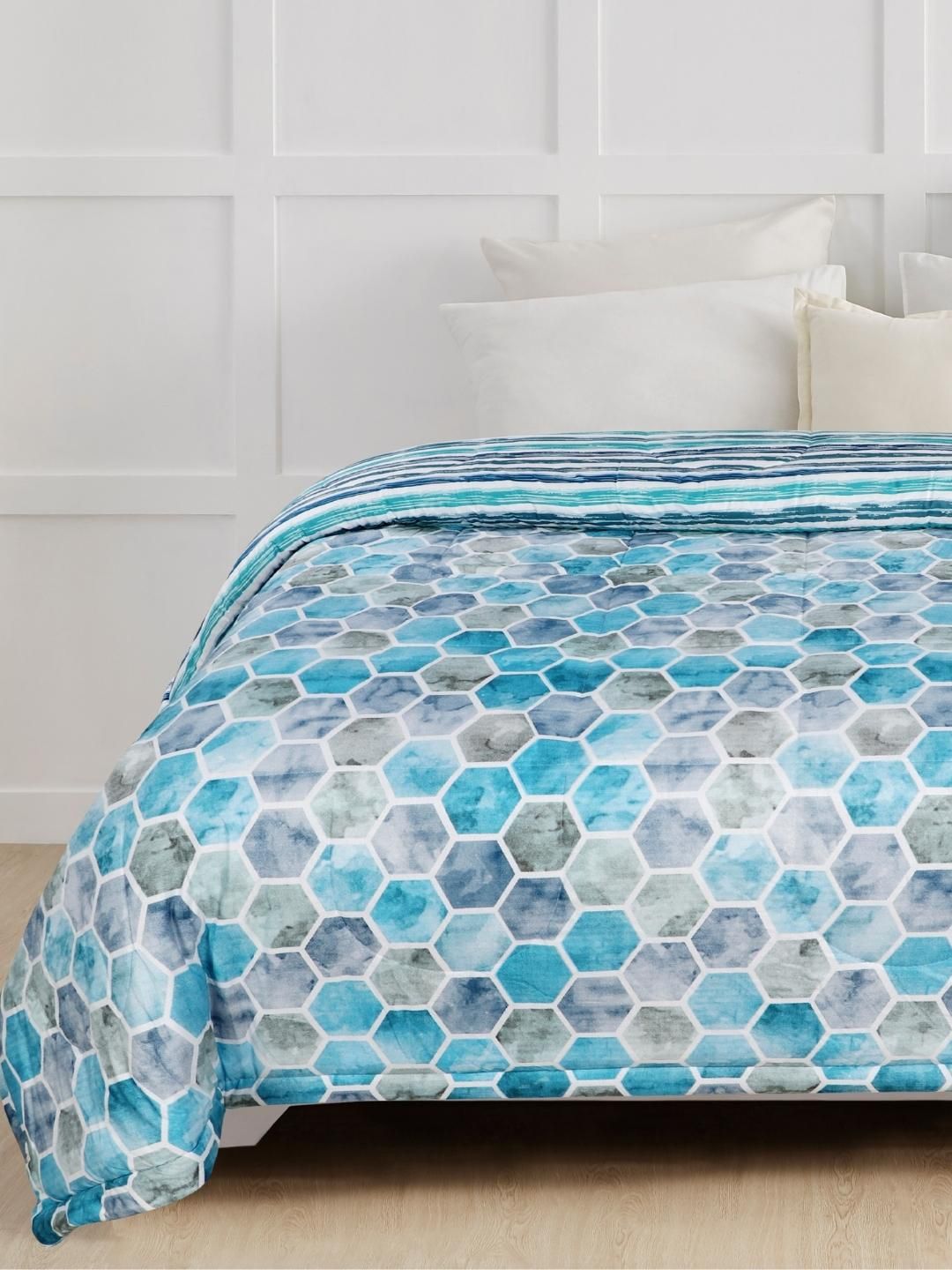 A Homes Grace GSM 120 Unisex Turquoise Blue Comforter Price in India