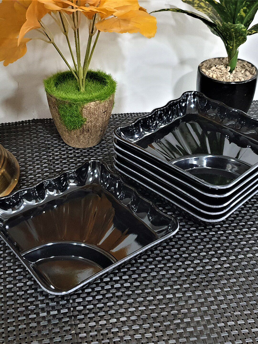 Gallery99 Black & 12 Pieces Melamine Glossy Serving Plates Price in India