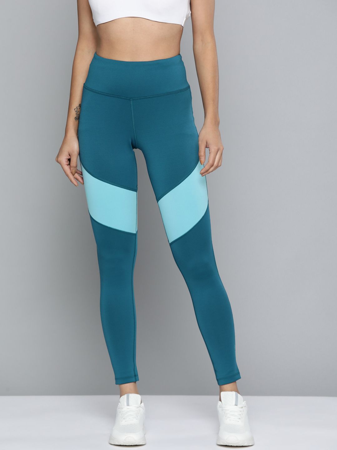 Alcis Women Blue Colourblocked Cropped Sport Tights Price in India
