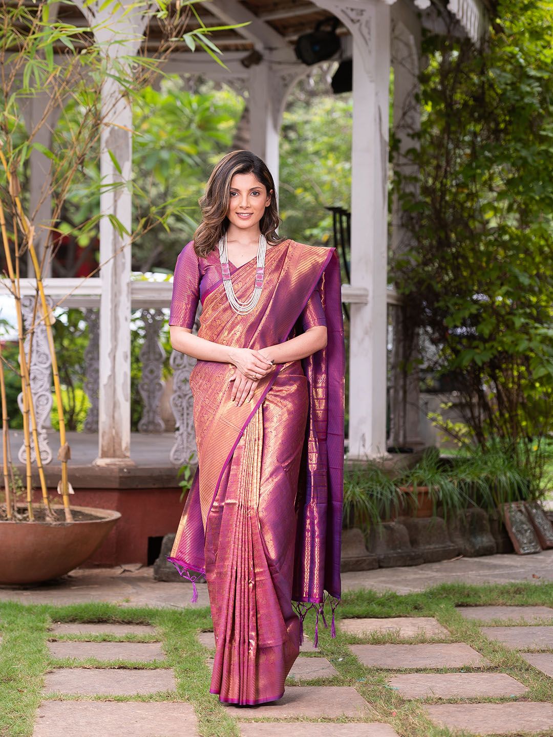 KARAGIRI Purple & Gold-Toned Woven Design Zari Silk Blend Kanjeevaram Saree Price in India
