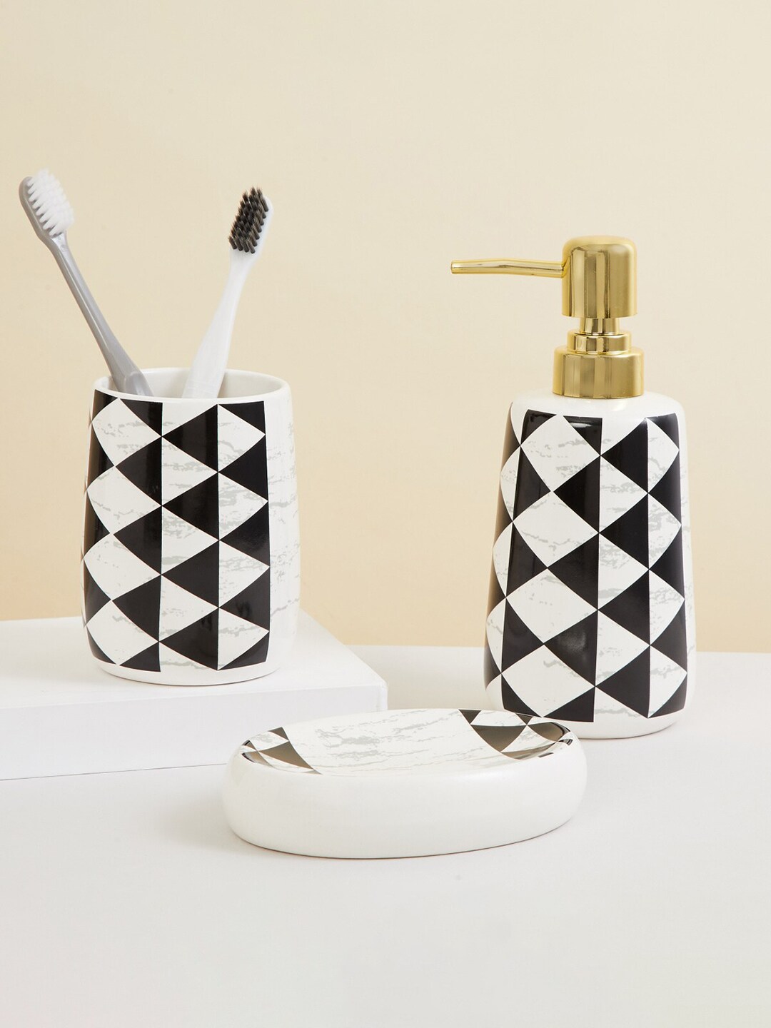 Home Centre 3 Pcs Black & White Derby Ceramic Bathroom Set Price in India