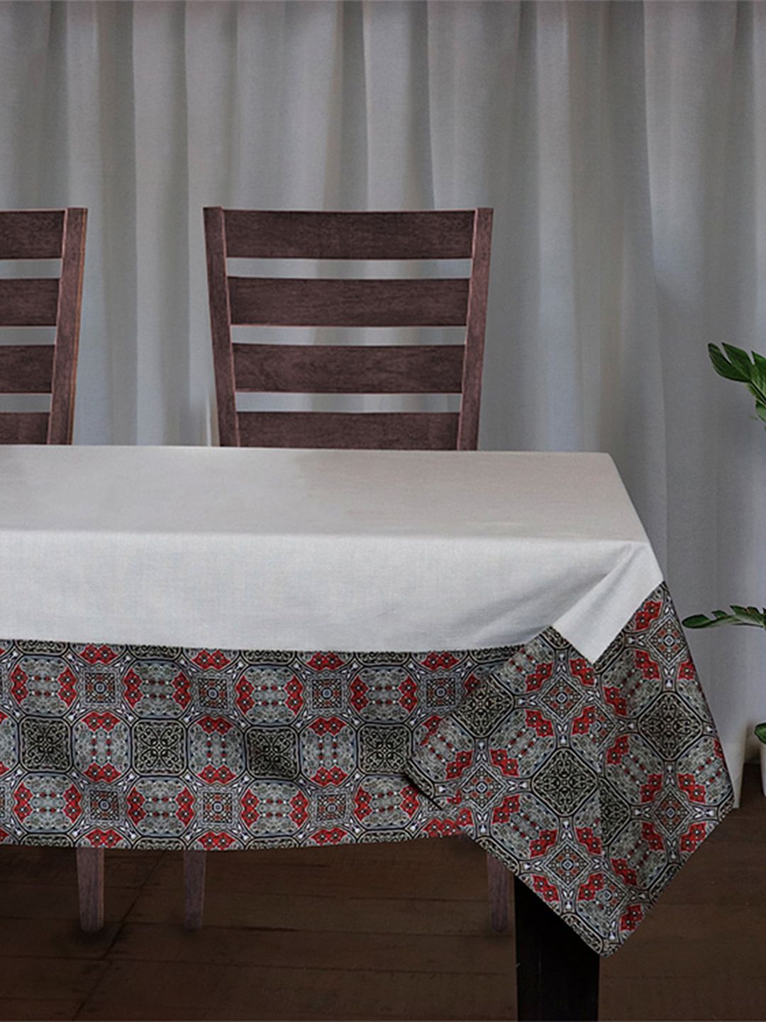 ZEBA White & Black Printed Cotton 8 Seater Table Covers Price in India