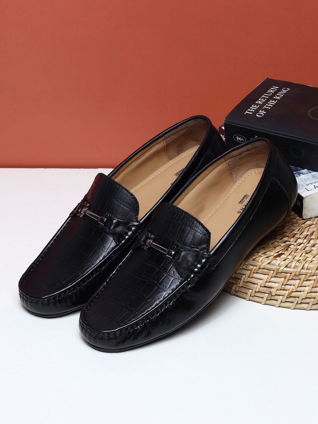 Teakwood Leathers Men Black Textured Leather Loafers