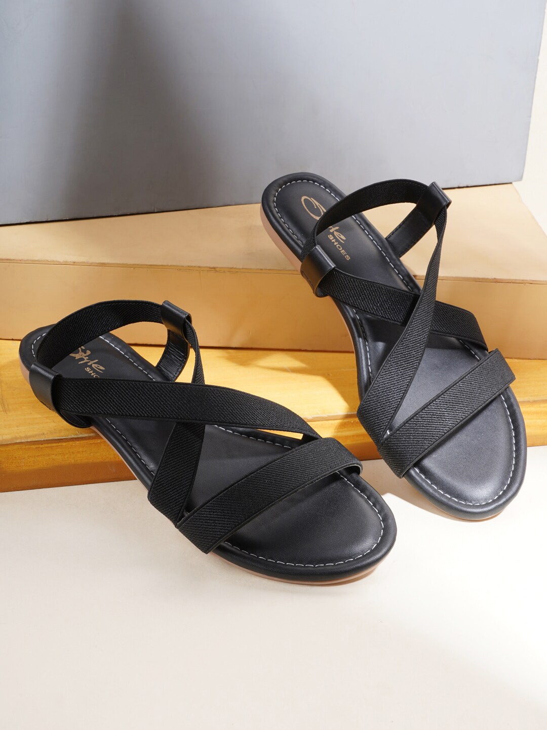 Style Shoes Women Black Solid Open Toe Flats Price in India