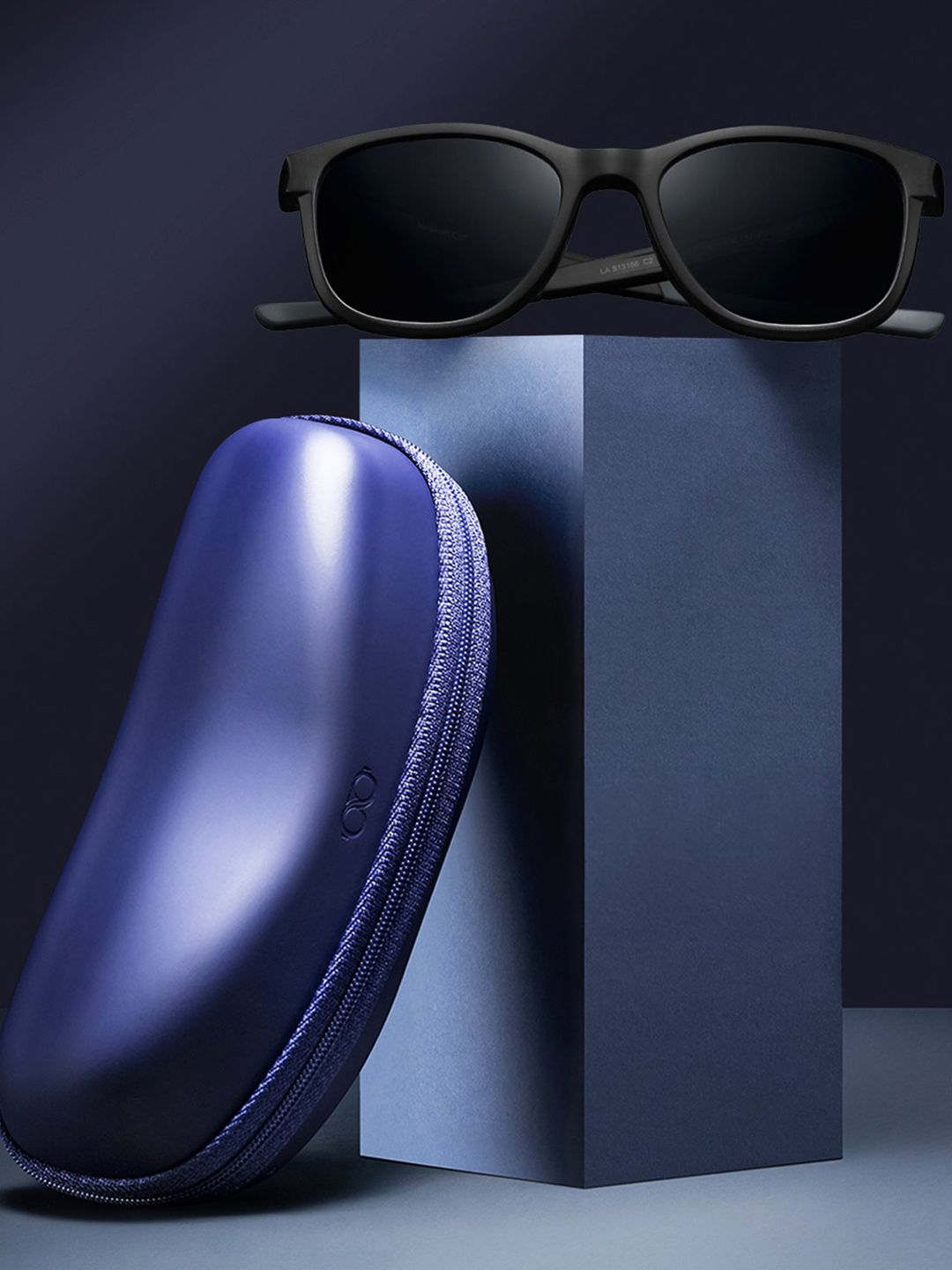 Vincent Chase by Lenskart Unisex Grey Lens & Black Wayfarer Sunglasses with Polarised and UV Protected Lens