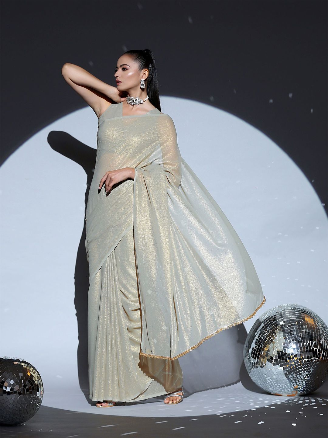 Swtantra Green & Gold-Toned Embellished Chiffon Saree