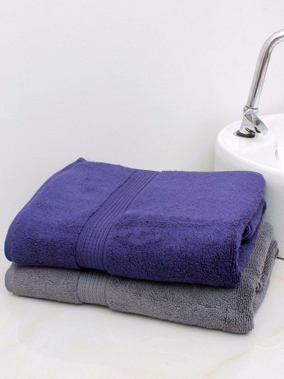 AVI Living Set of 2 Solid 550 GSM Cotton Bath Towels Price in India