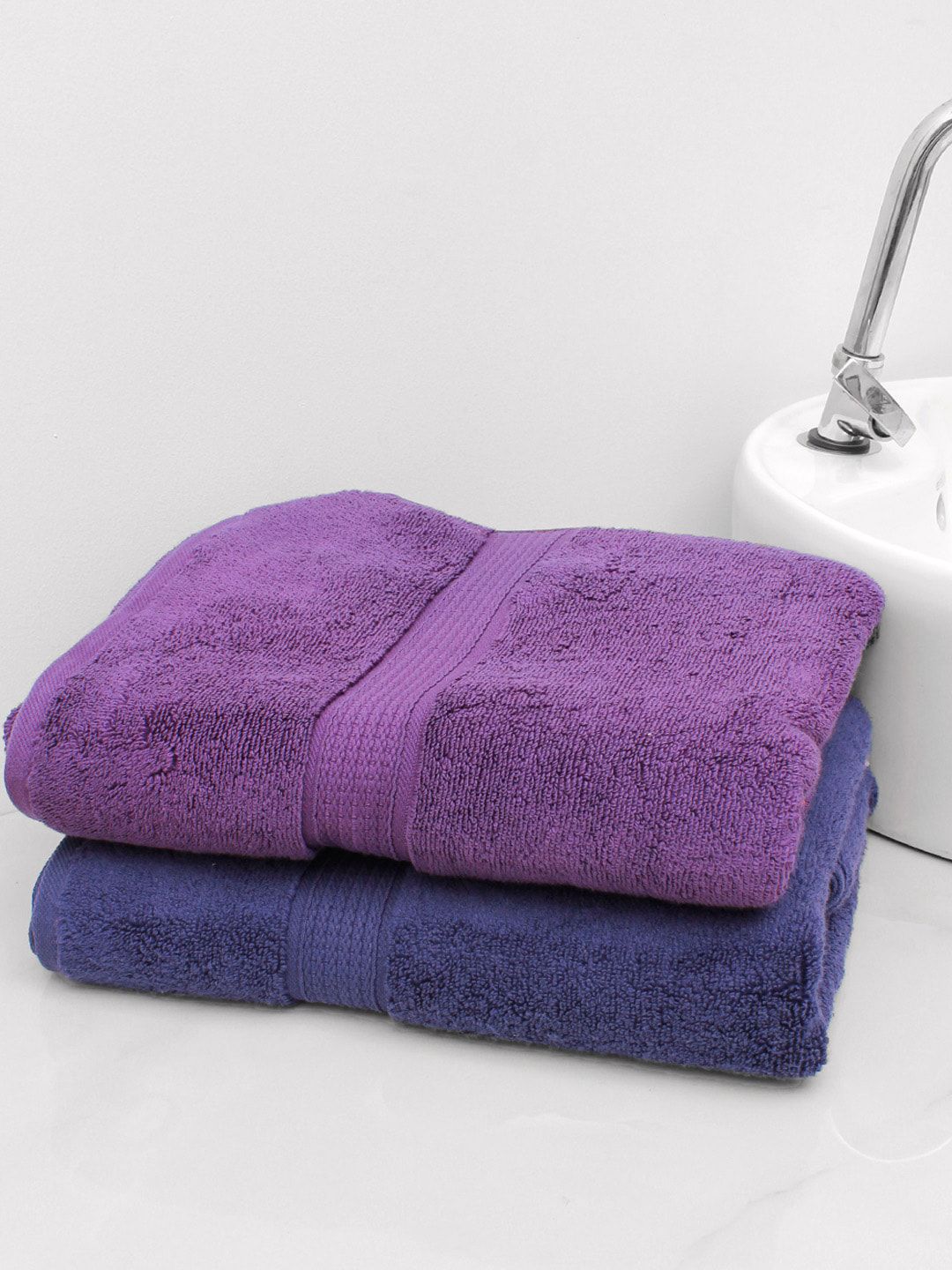 AVI Living Set of 2 Solid 550 GSM Pure Cotton Bath Towels Price in India