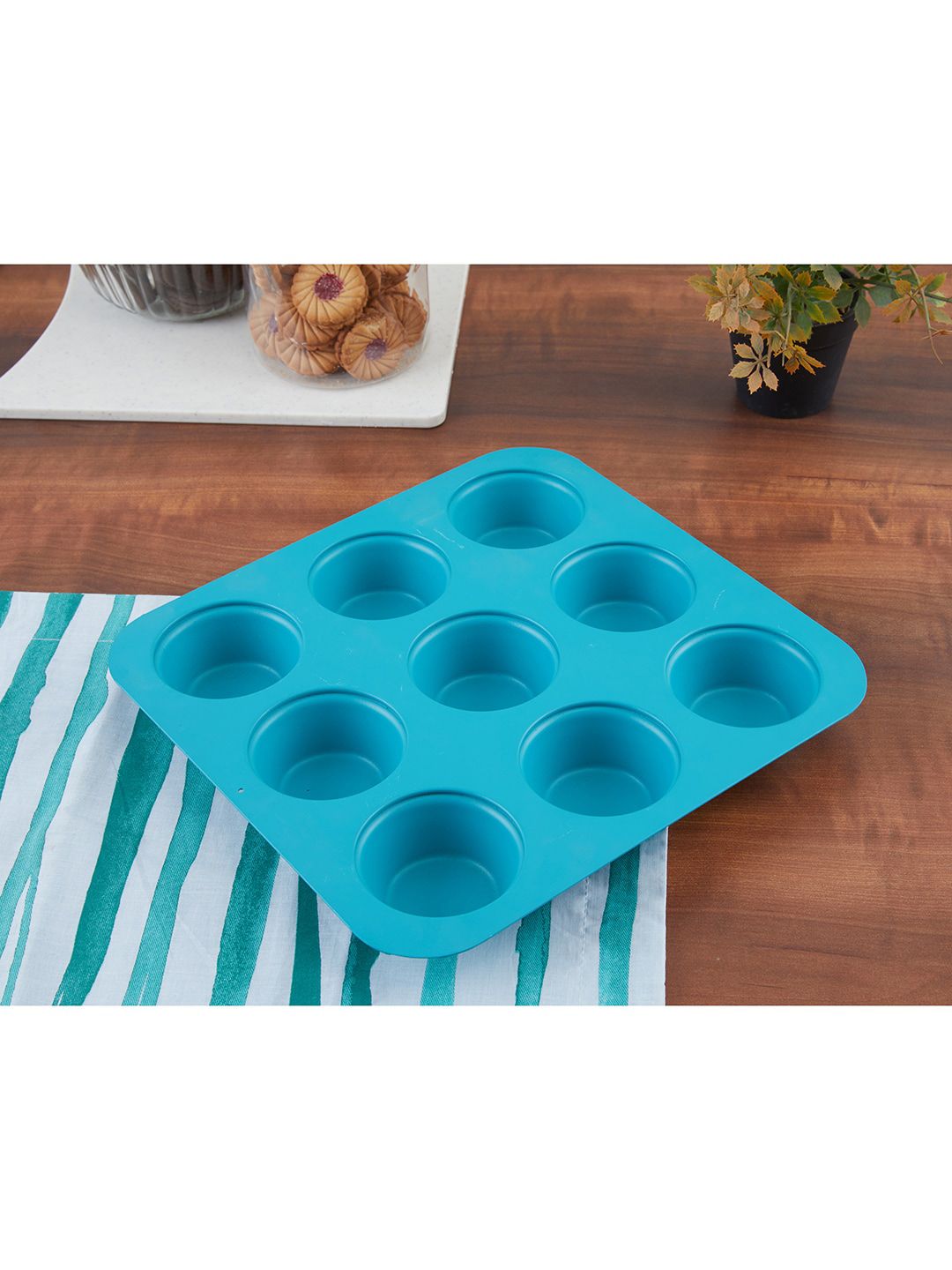 HomeTown Teal Blue 9-Cavity Aluminium Muffin Tray Bakeware Price in India