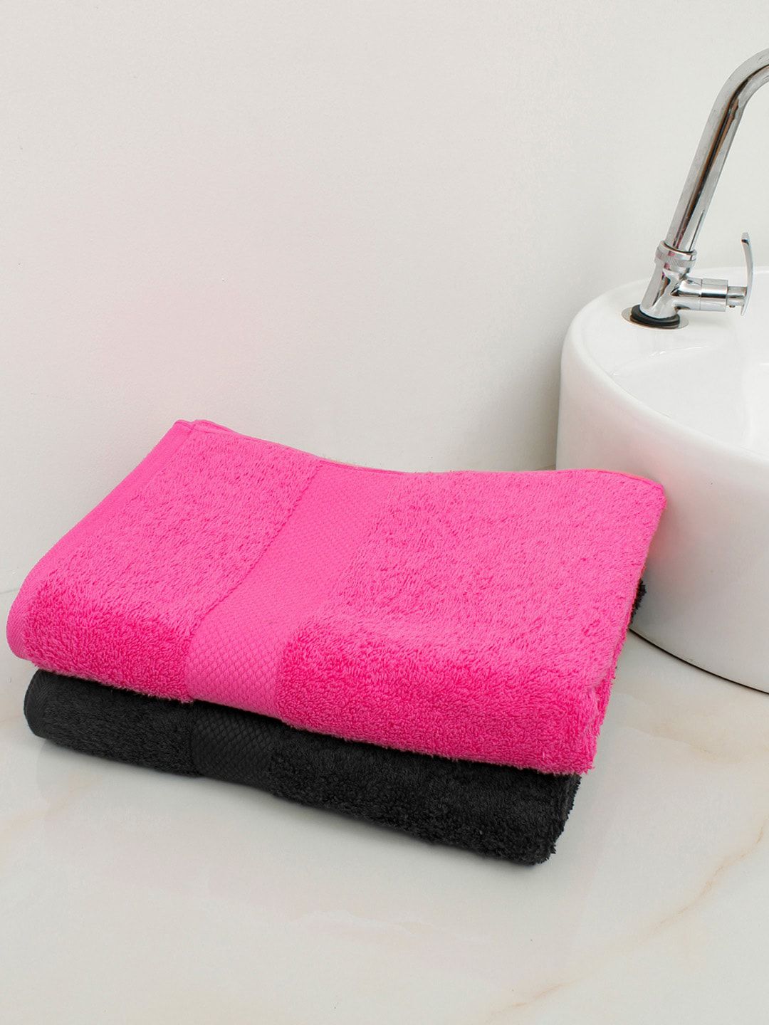 AVI Living Set Of 2 Black & Pink 500 GSM Bath Towels Price in India
