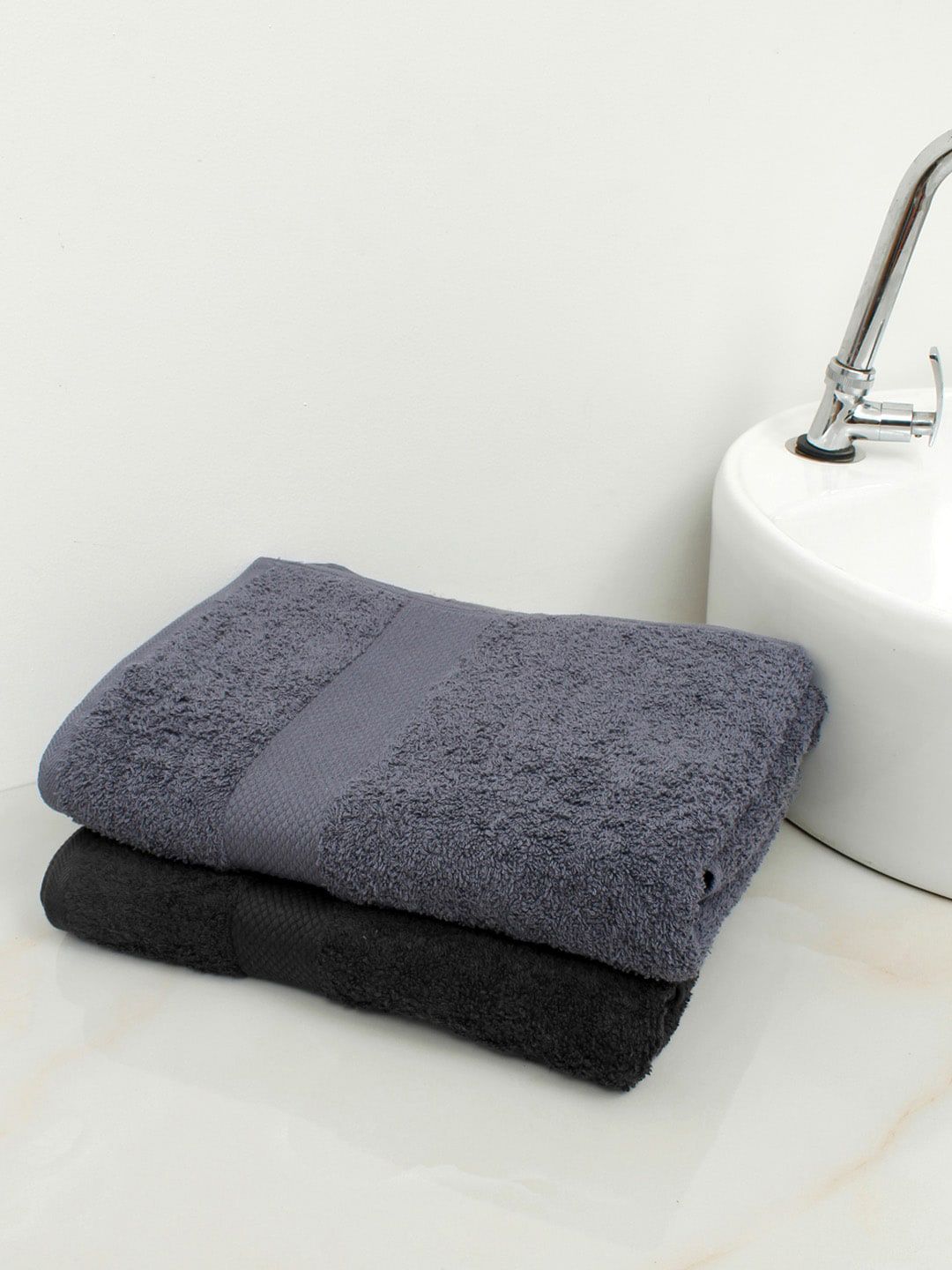 AVI Living Set Of 2 Black Solid 500 GSM Pure Cotton Bath Towels Price in India