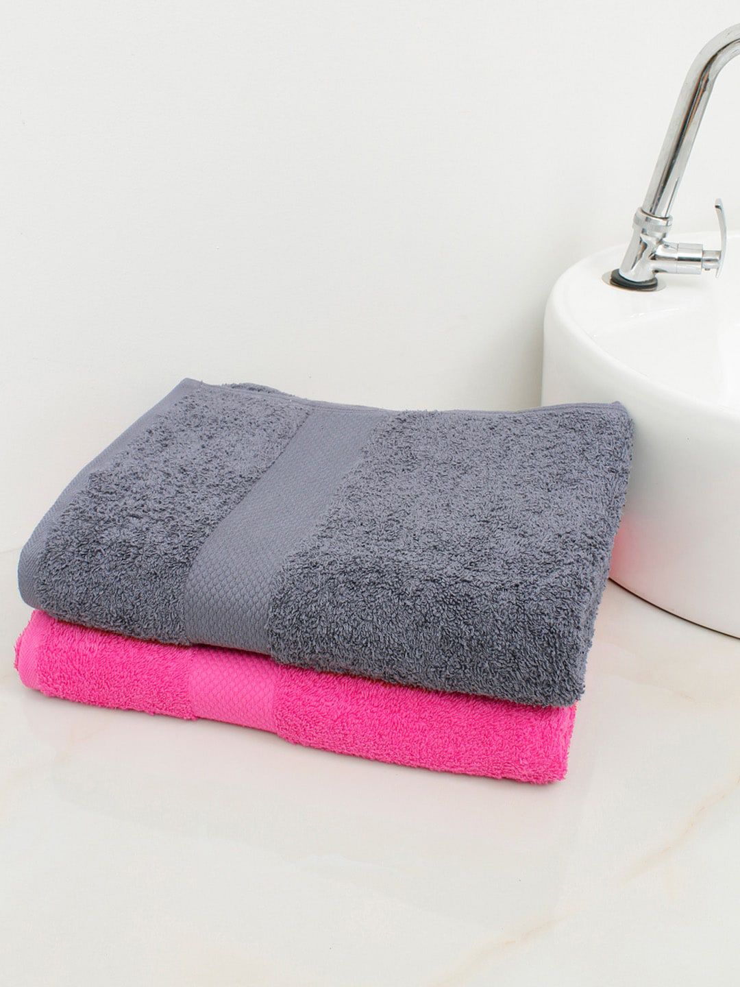 AVI Living Set Of 2 Pink & Charcoal Solid 500 GSM Bath Towels Price in India