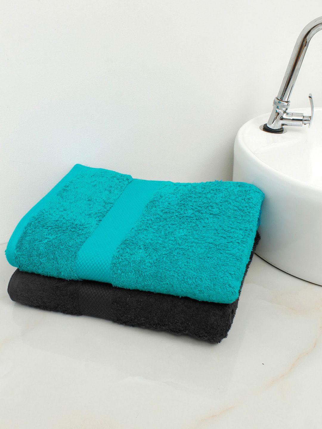 AVI Living Set Of 2 Black & Turquoise Blue Solid 500GSM Pure Cotton Bath Towels Price in India