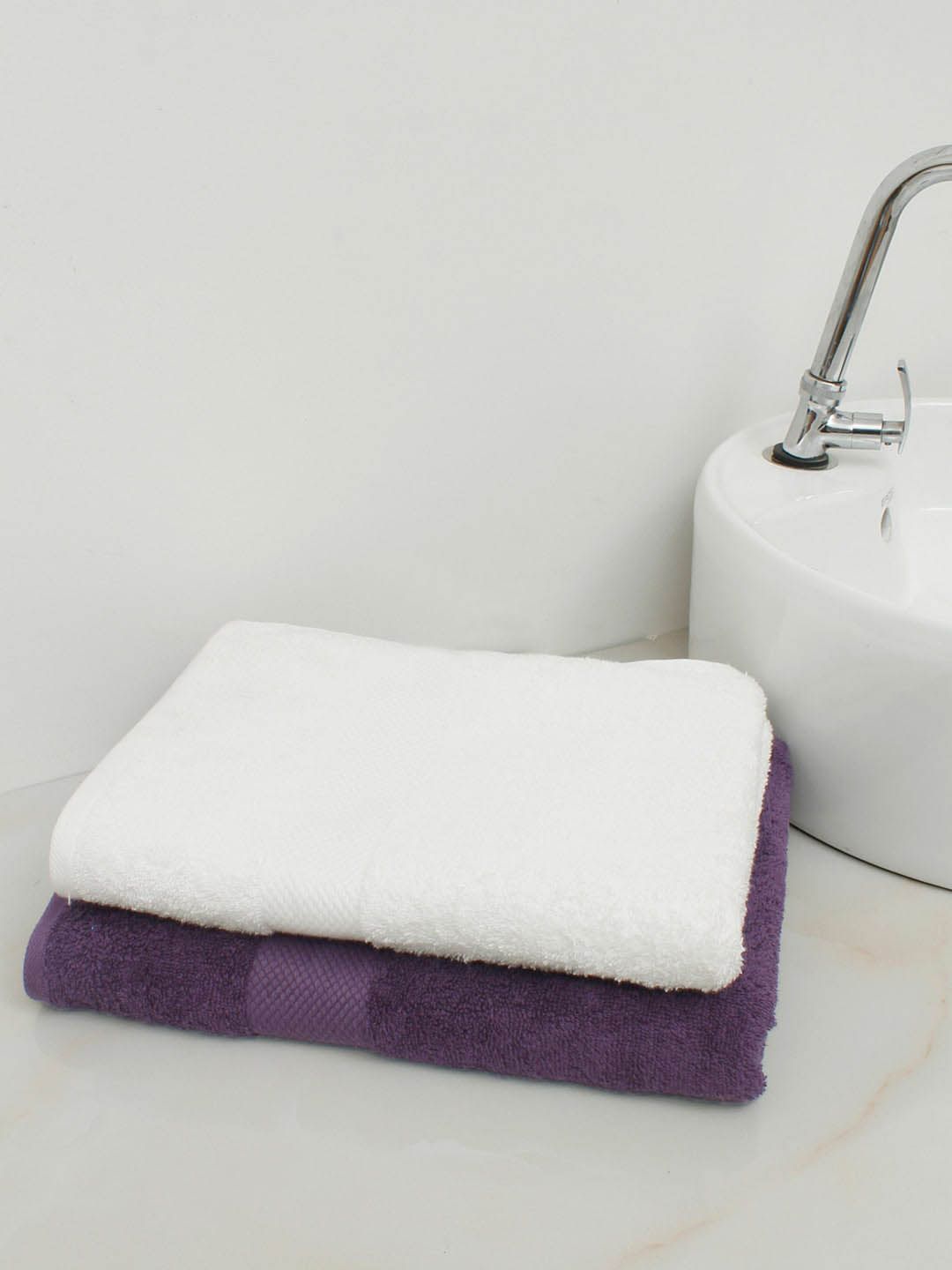AVI Living Set Of 2 Solid Pure Cotton 500 GSM Bath Towel Price in India