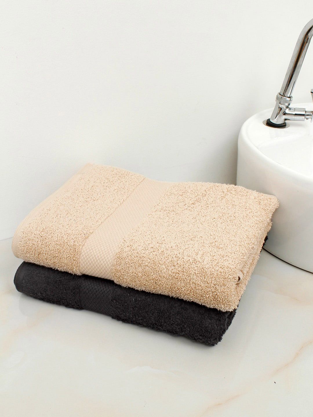 AVI Living Set Of 2 Black & Beige Solid 500 GSM Bath Towels Price in India