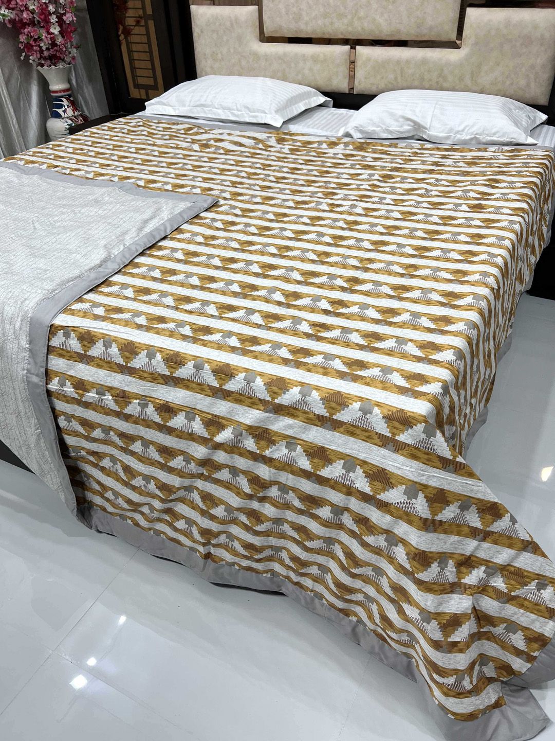 Pure Decor Unisex Silver Blankets Quilts and Dohars Price in India