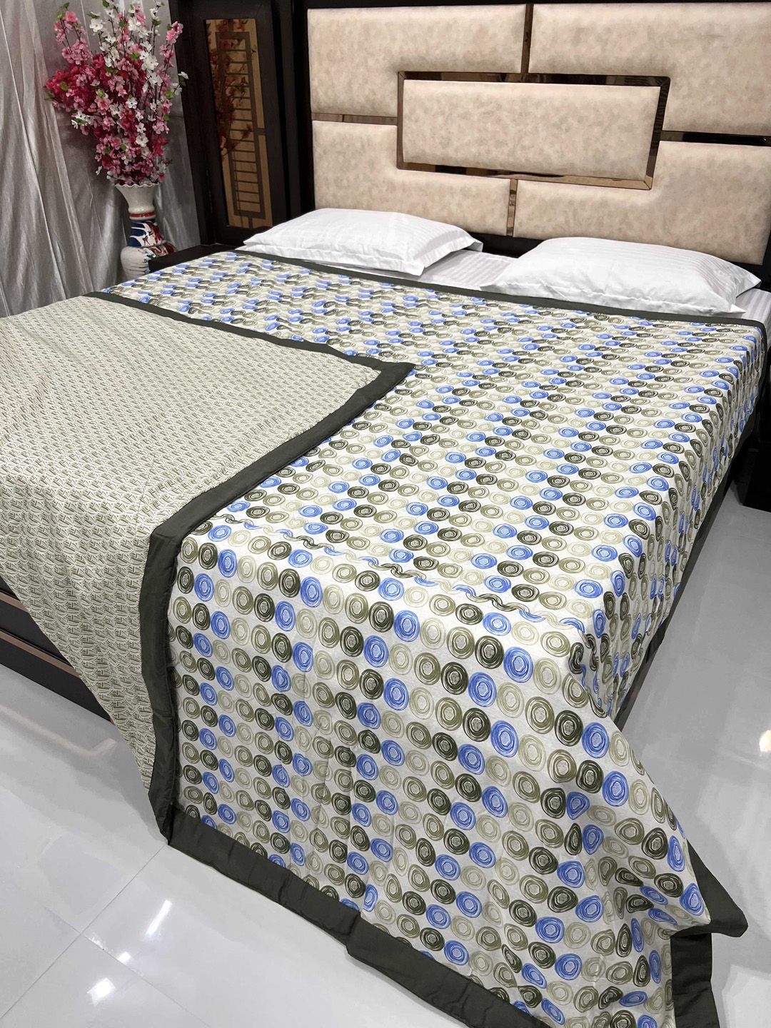 Pure Decor Green & Blue Geometric AC Room 300 GSM Double Bed Dohar Price in India