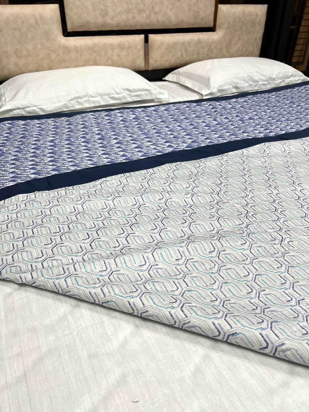 Pure Decor Unisex  Cotton Blue & White AC Room 300 GSM Double Bed Reversible Dohar Price in India
