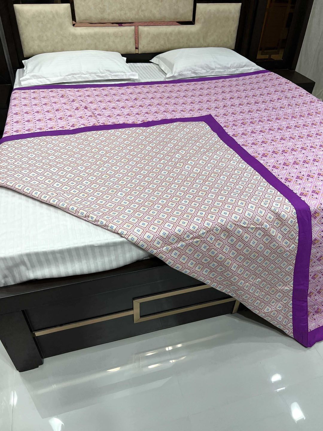 Pure Decor Purple & White Floral AC Room 300 GSM Double Bed Dohar Price in India