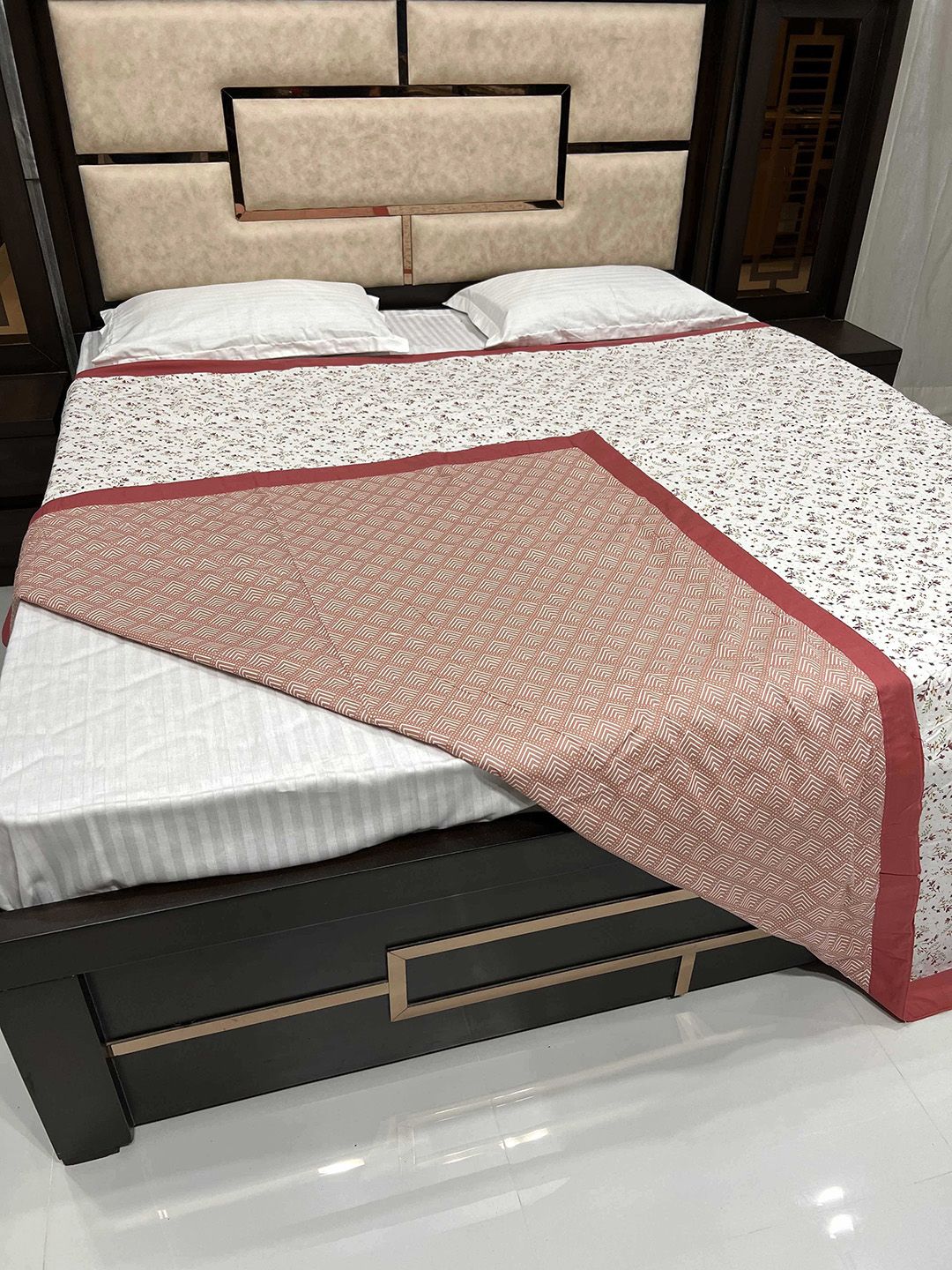 Pure Decor Red & White Floral AC Room 300 GSM Double Bed Dohar Price in India