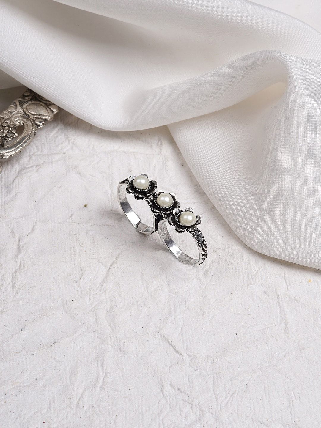 VENI Set Of 2 Oxidized Silver-Plated & White Pearl-Studded Finger Ring Price in India