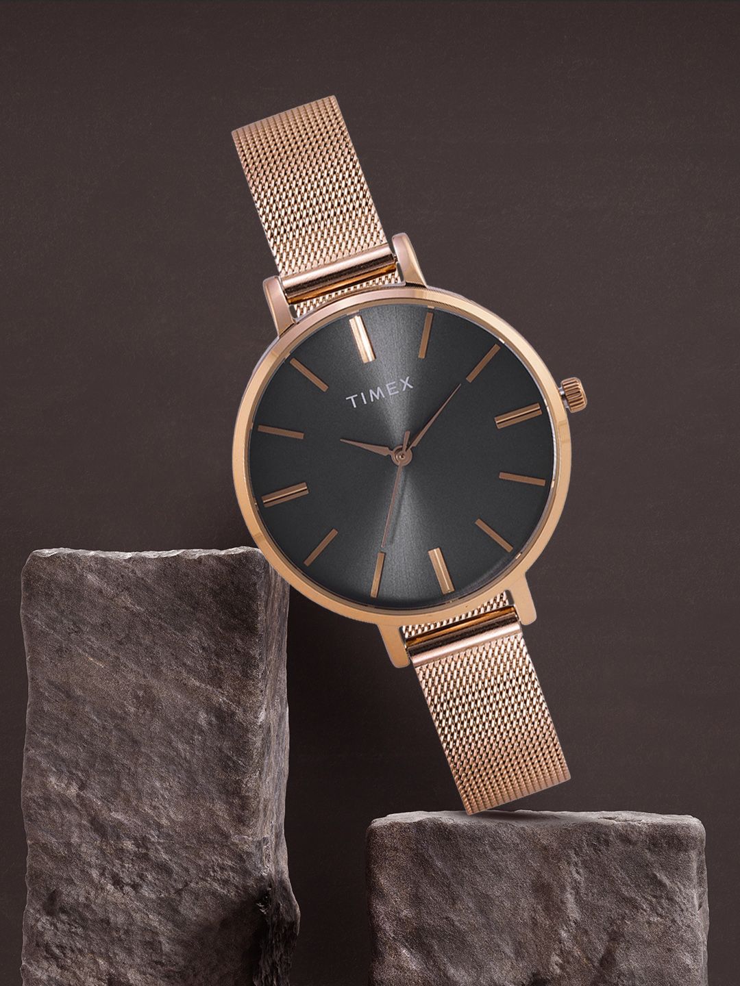 Timex Women Black Dial & Rose Gold Toned Bracelet Style Analogue Watch TWEL155SMU01