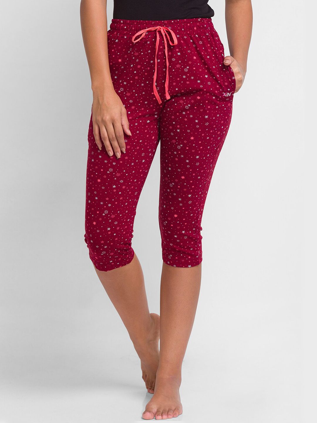 XIN Women Maroon & White Printed Cotton Relaxed-Fit Lounge Capri Price in India