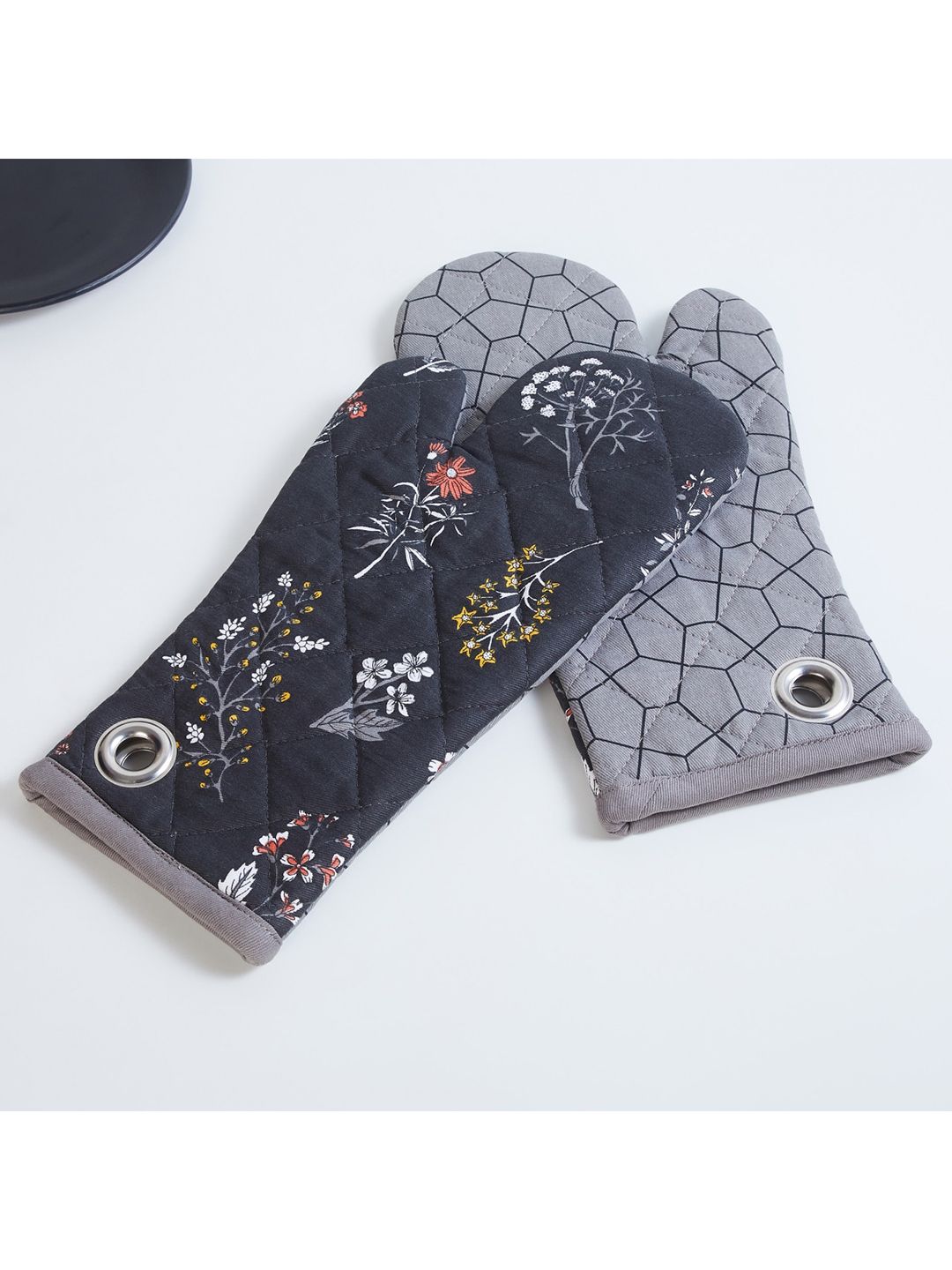 Home Centre Set of 2 Grey Mandarin-Modern Retreat Printed Oven Mittens Price in India