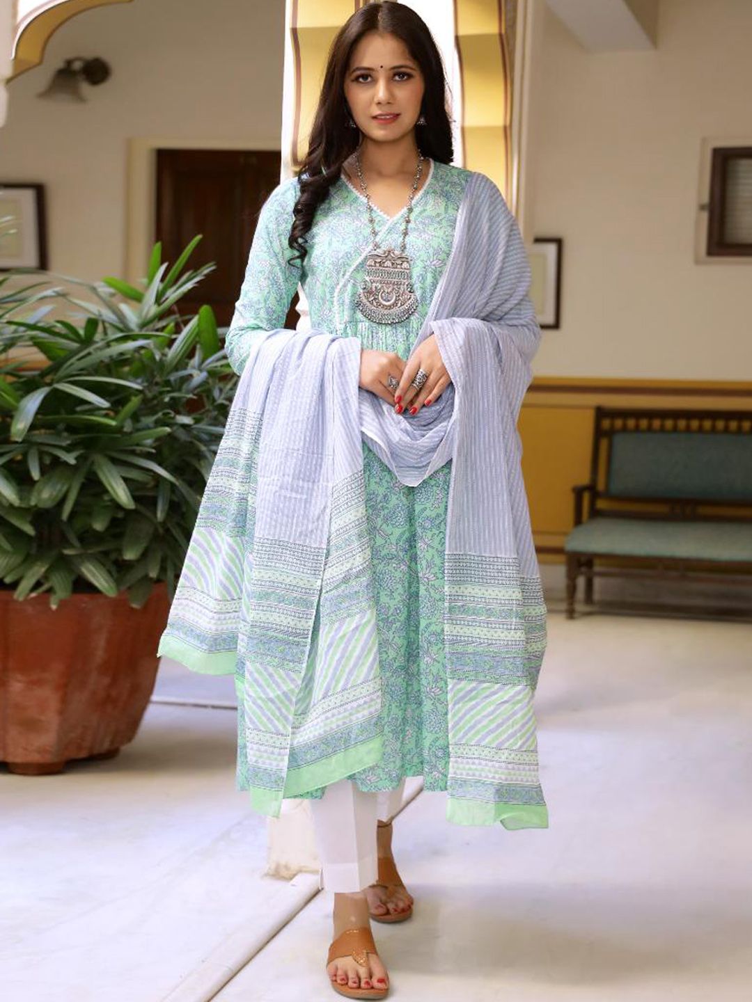 Baisacrafts Women Green Striped Pure Cotton Kurta with Trousers & With Dupatta