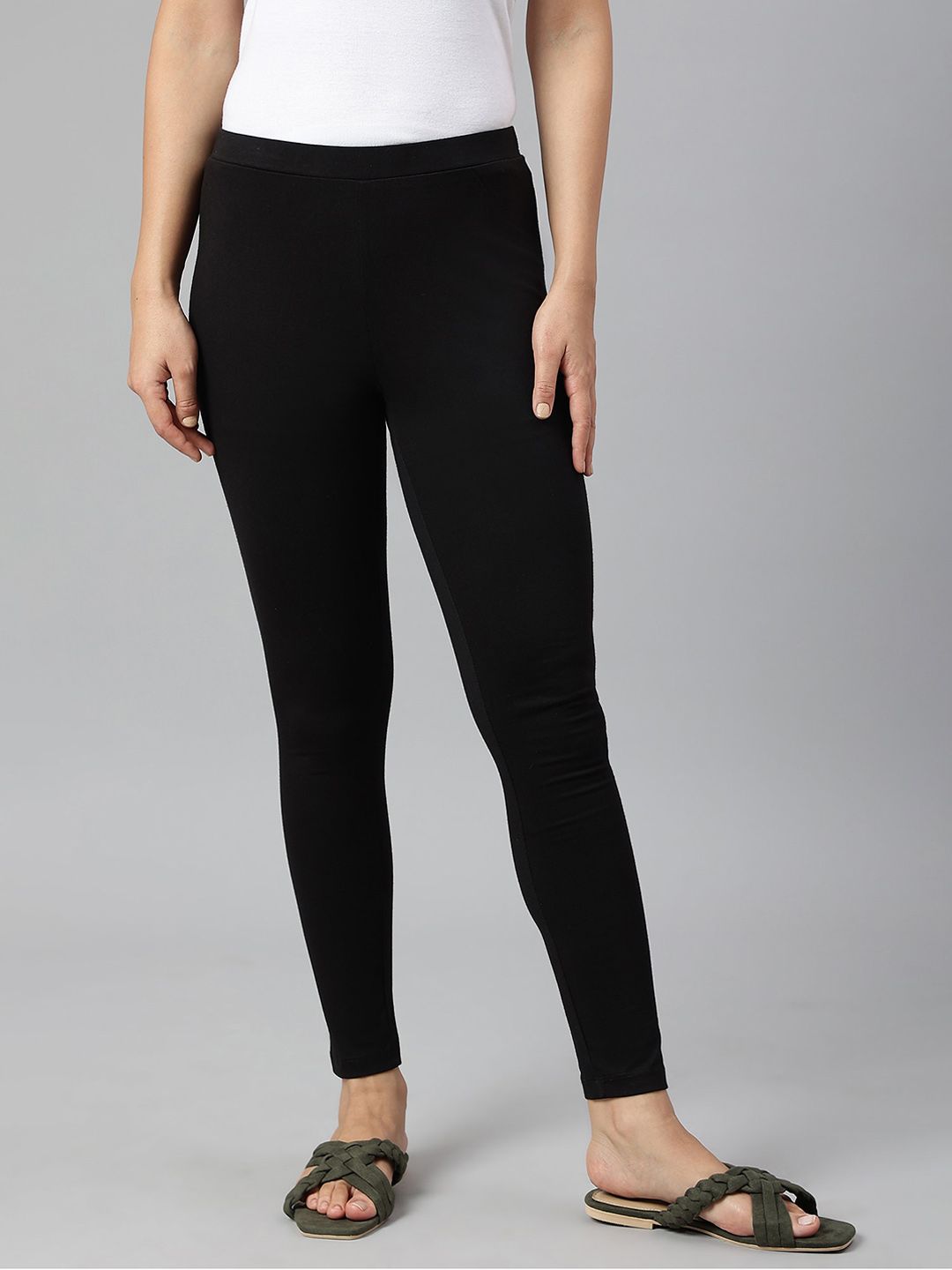 W Women Black Solid Ankle-Length Leggings Price in India