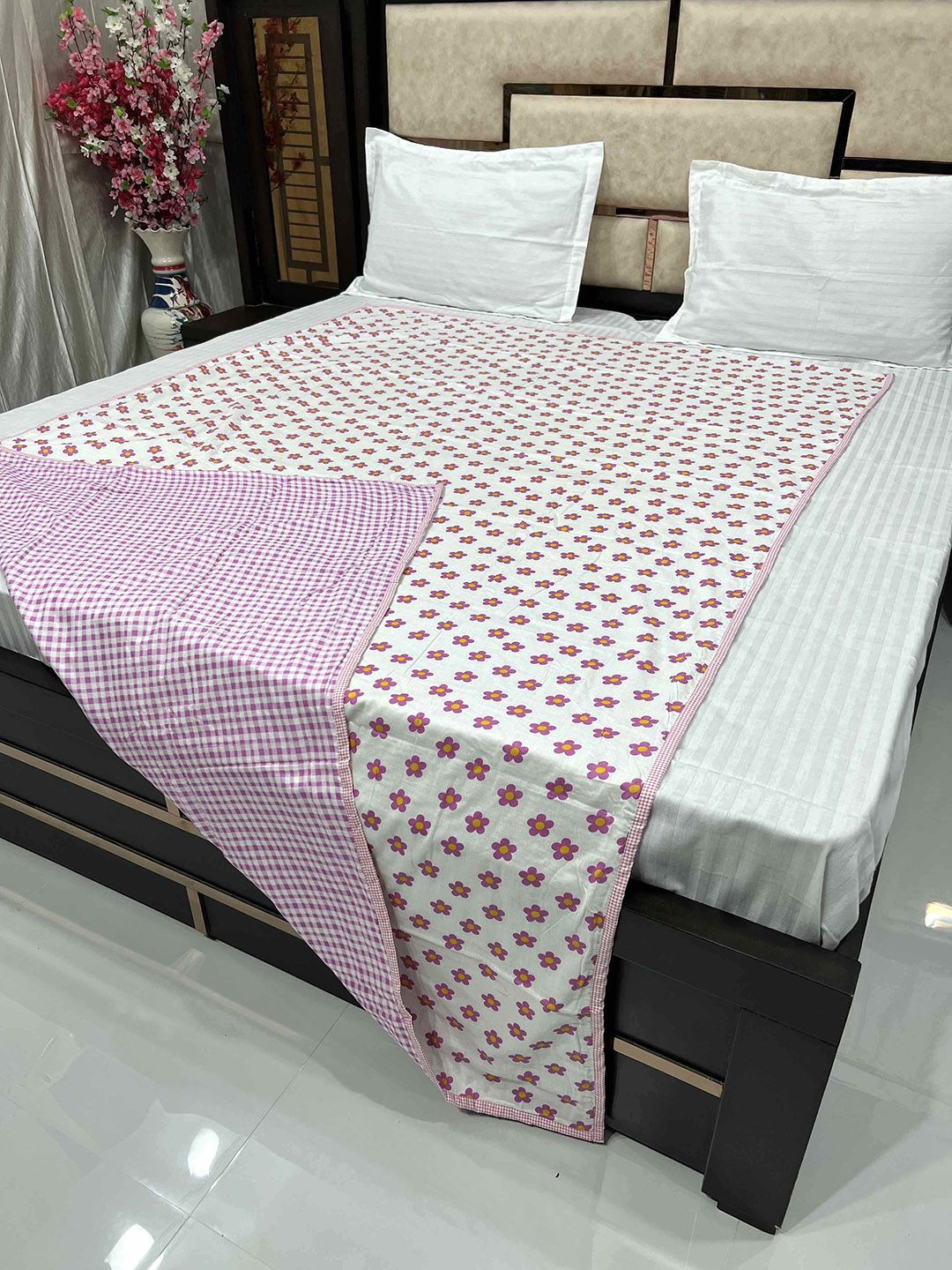 Pure Decor Purple & White Floral AC Room 233 GSM Single Bed Dohar Price in India