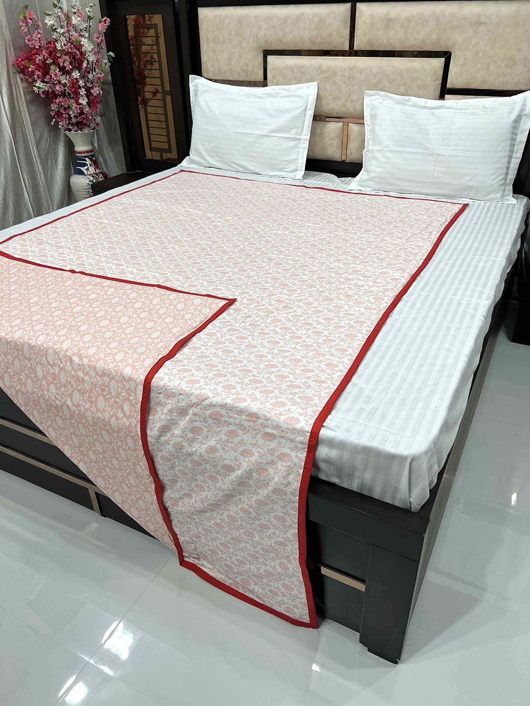 Pure Decor Peach-Coloured & White Floral AC Room 233 GSM Single Bed Dohar Price in India
