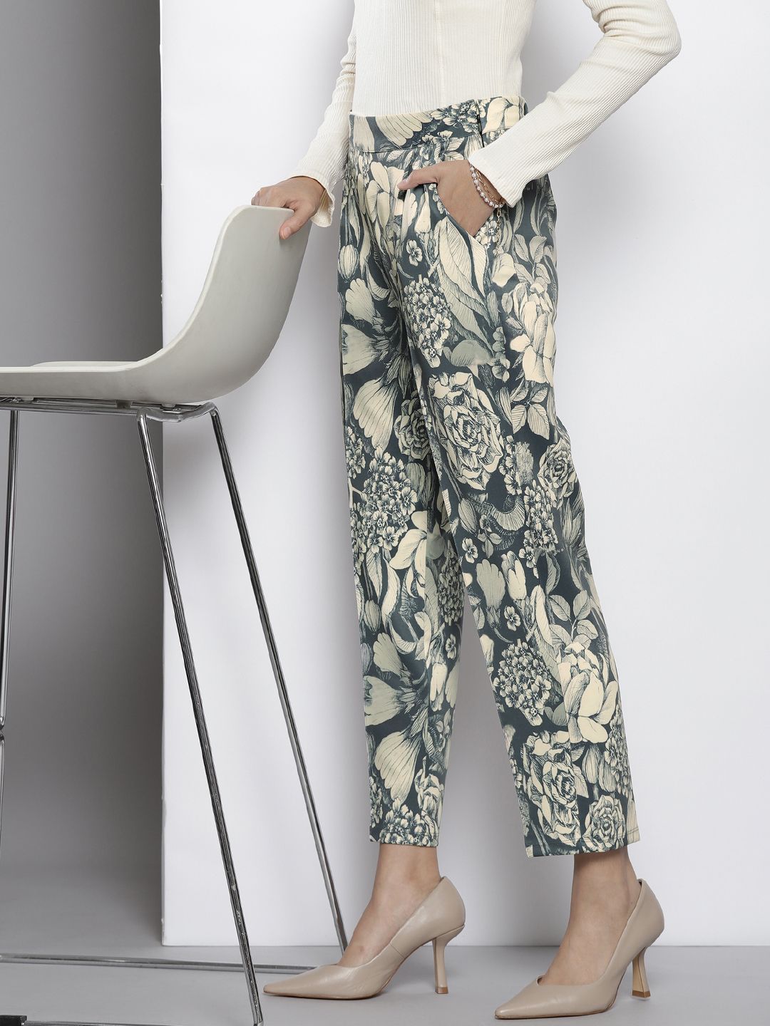 SASSAFRAS Women Grey Floral Printed Comfort Easy Wash Cigarette Trousers Price in India