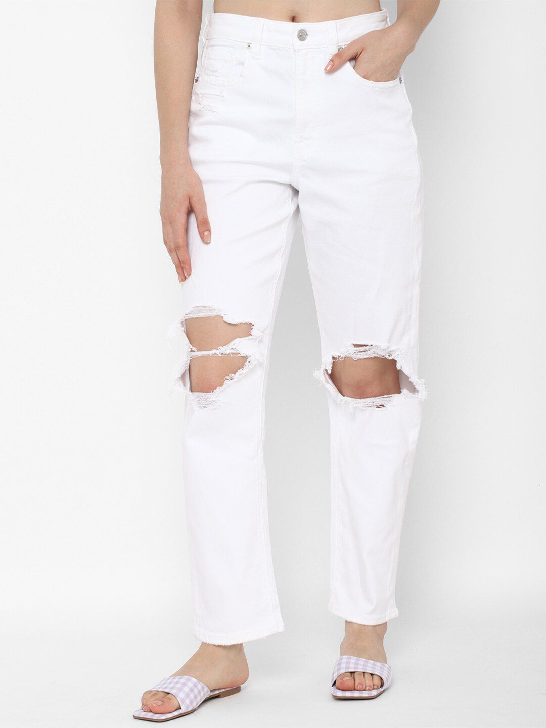 AMERICAN EAGLE OUTFITTERS Women White Mildly Distressed Jeans Price in India