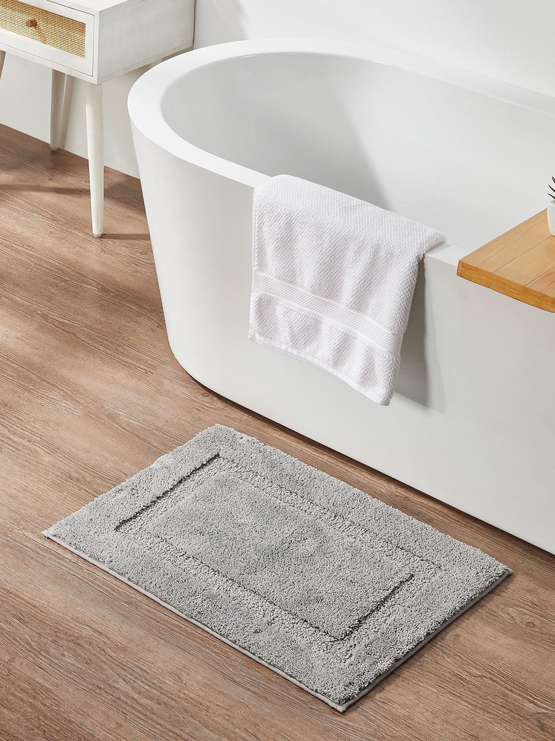 Pano Silver-Coloured Solid 1600 GSM Anti-Slip Bath Mat Price in India