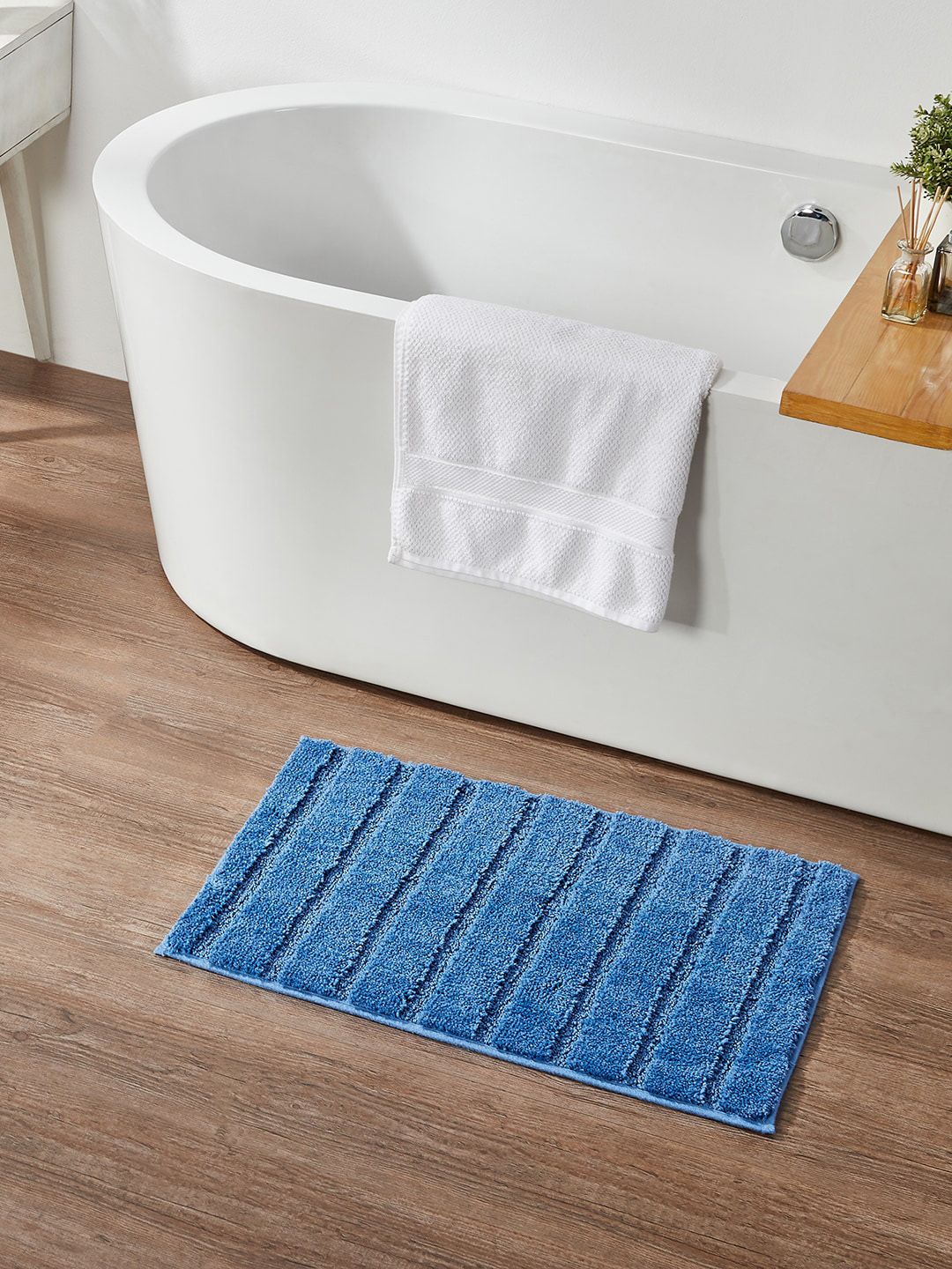 Pano Unisex Blue Vertical Stripes 1600 GSM Bath Rugs Price in India