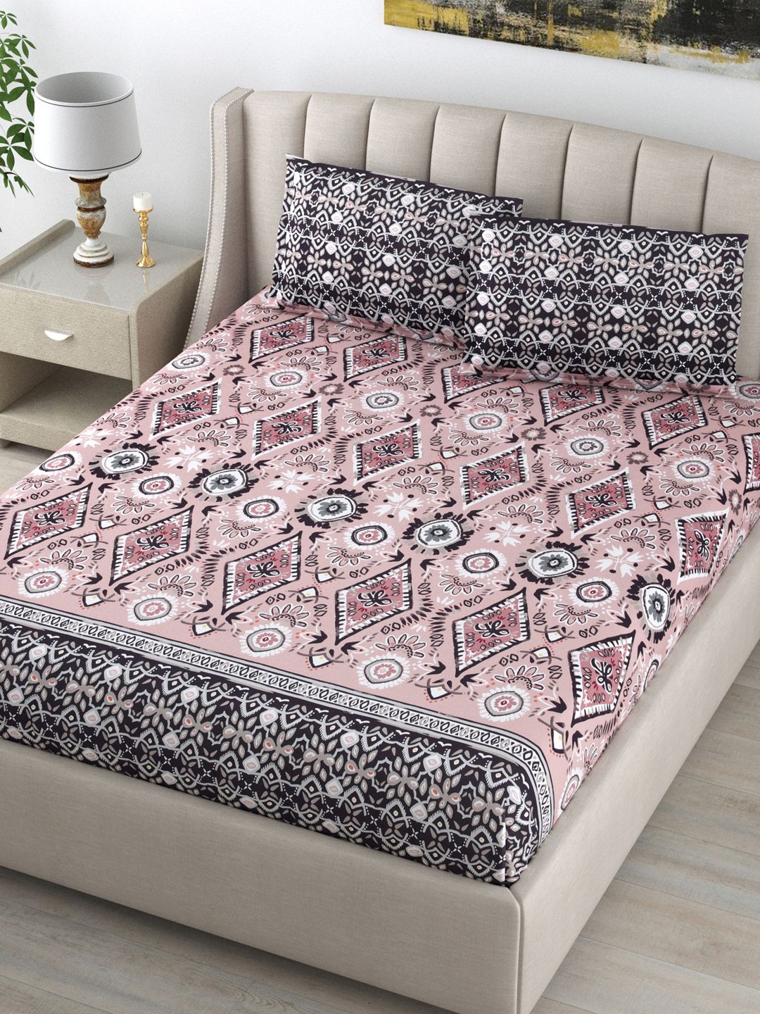 DREAM WEAVERZ King Pink and Black Bedsheet with 2 pillow covers Price in India